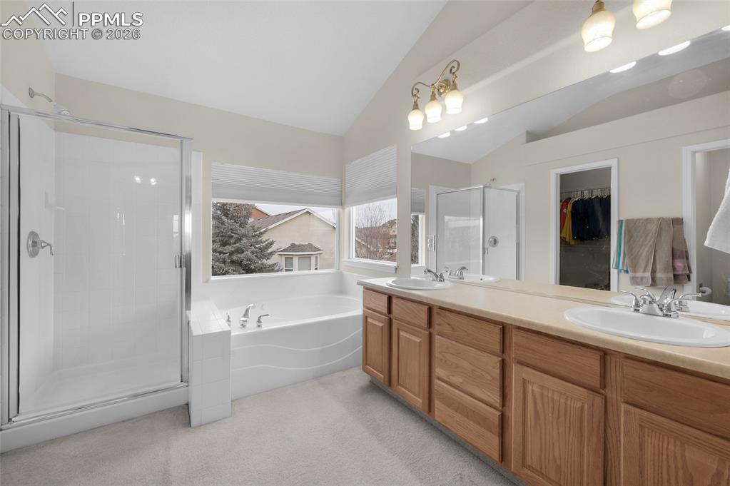 Image 24 of 46: Bathroom