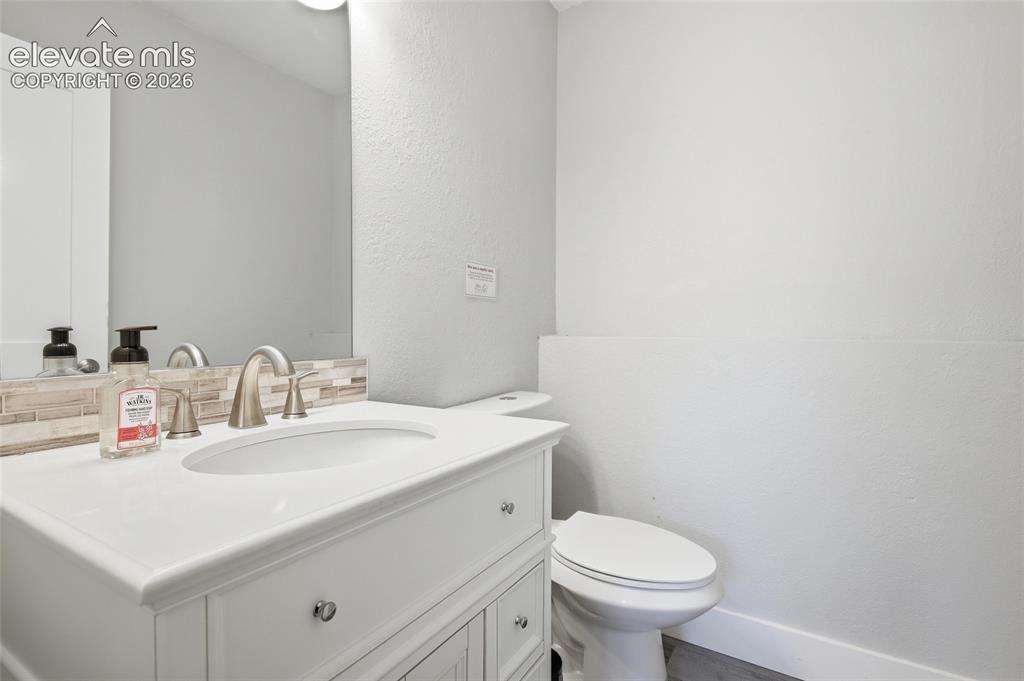 Image 16 of 50: Bathroom