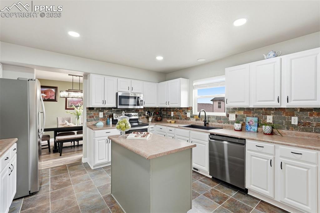 Image 12 of 50: Kitchen