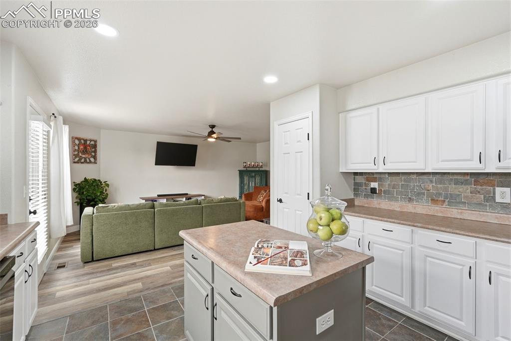 Image 13 of 50: Kitchen