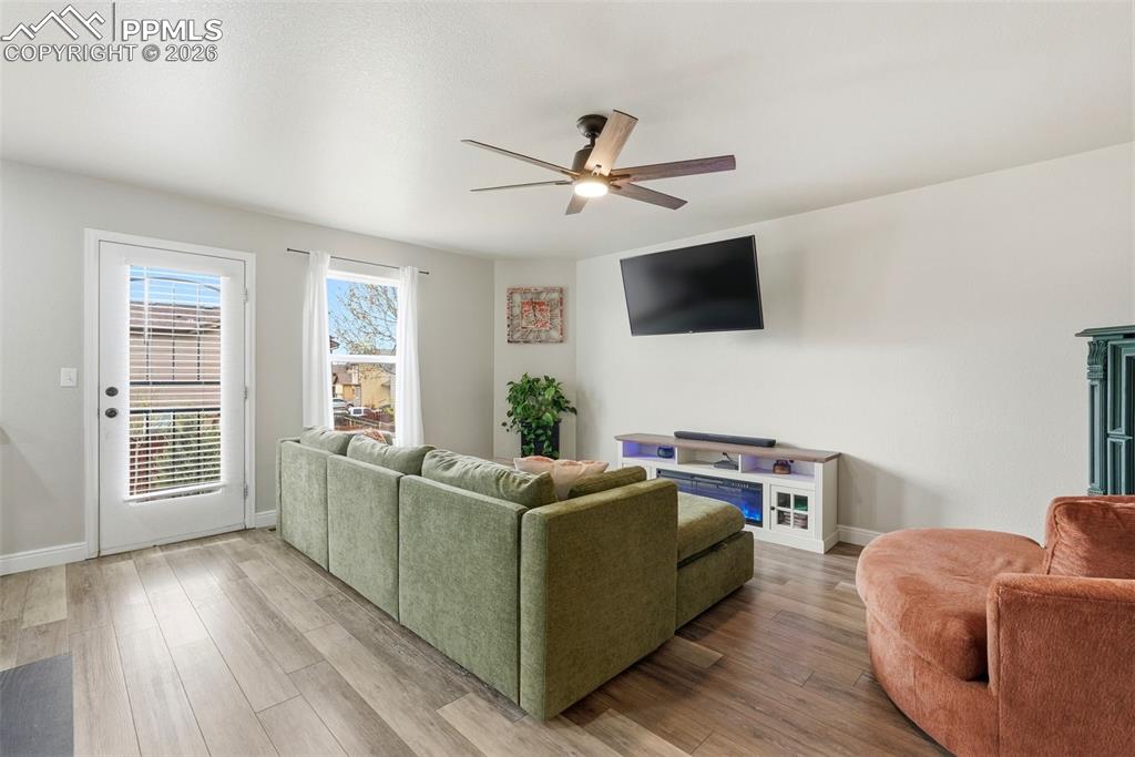 Image 17 of 50: Living Room