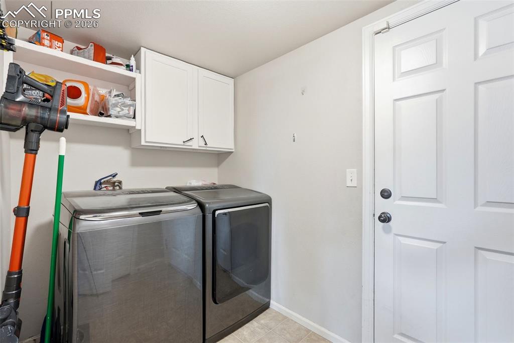 Image 18 of 50: Laundry