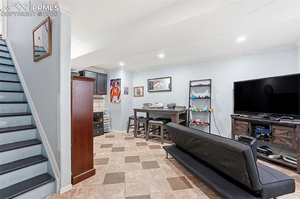 Image 20 of 50: Living Room