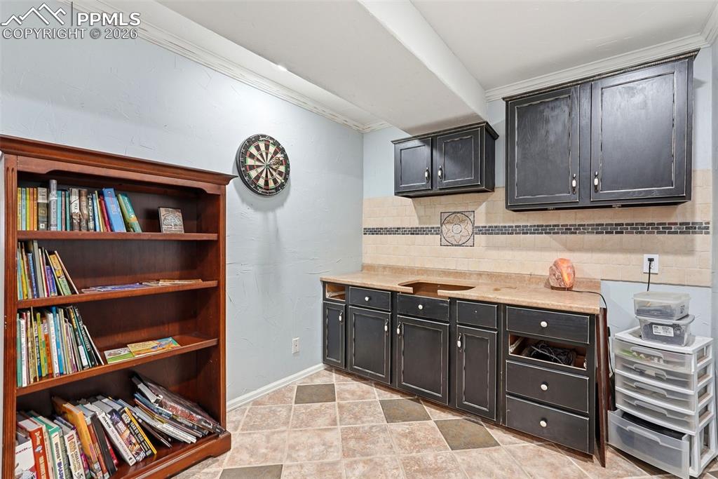 Image 22 of 50: Kitchen