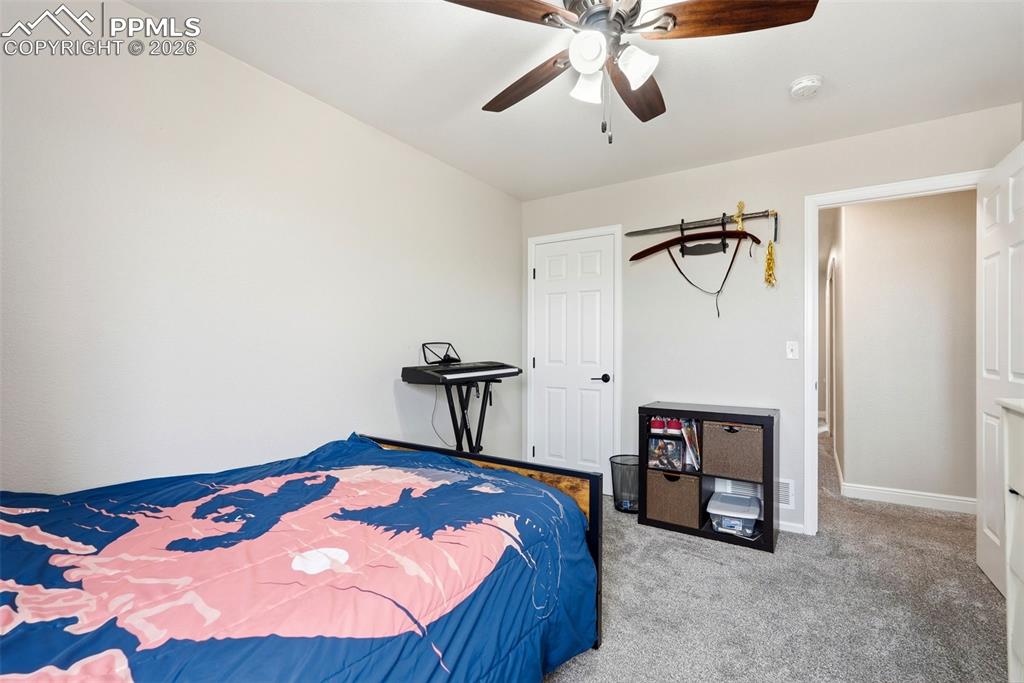 Image 26 of 50: Bedroom