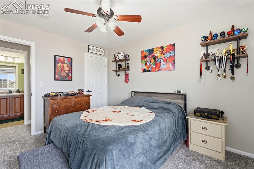 Image 28 of 50: Bedroom