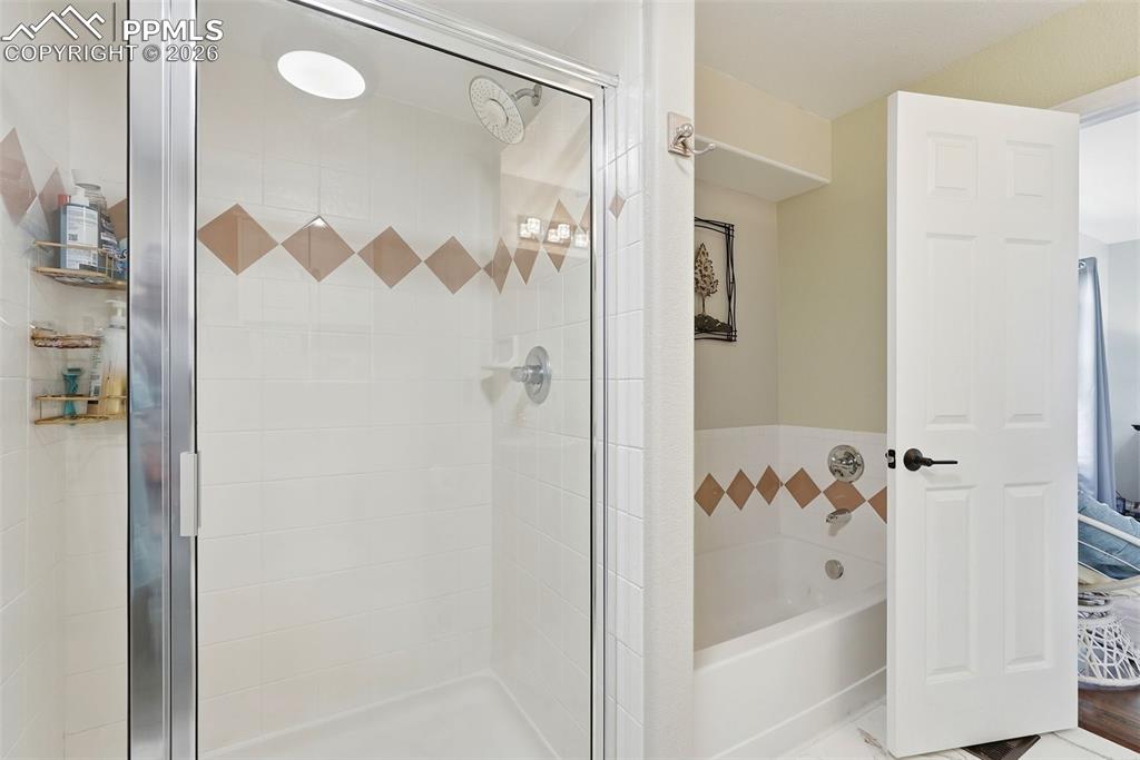 Image 35 of 50: Bathroom