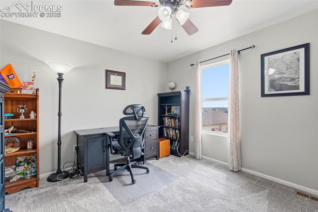 Image 36 of 50: Office