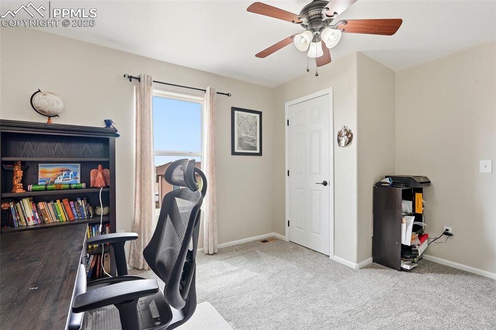 Image 37 of 50: Office