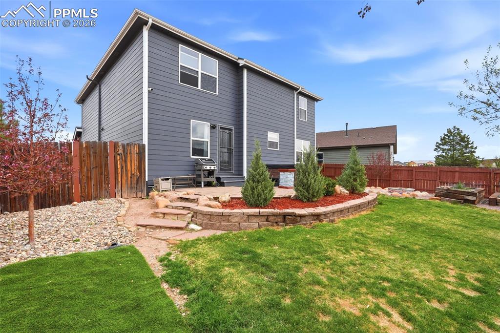 Image 43 of 50: Back of Structure