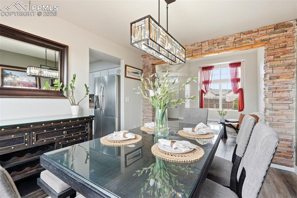 Image 6 of 50: Dining Area