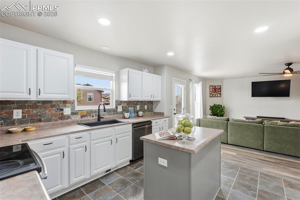 Image 8 of 50: Kitchen