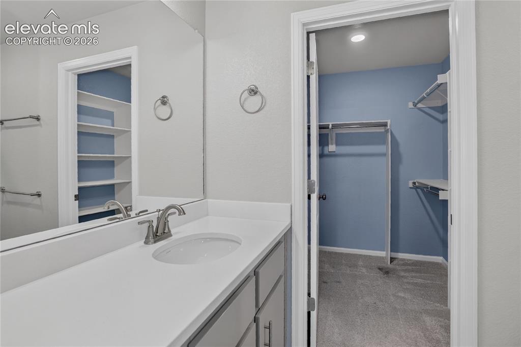Image 15 of 16: Bathroom