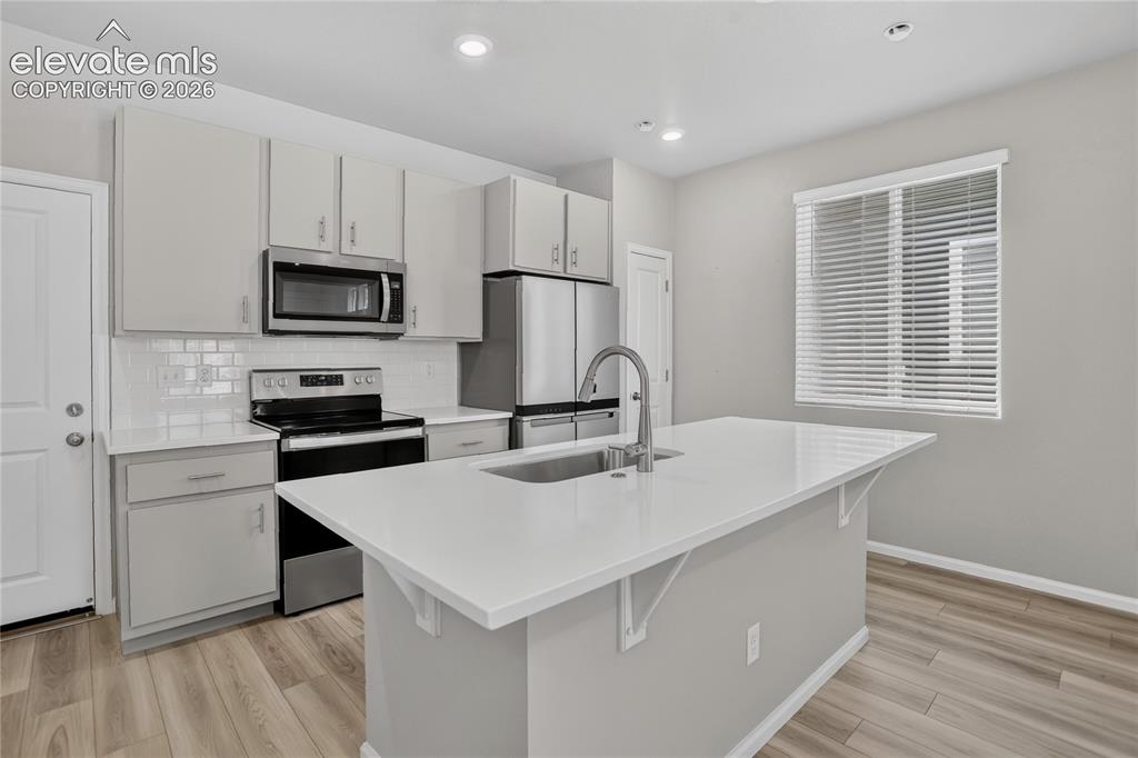 Image 4 of 16: Kitchen