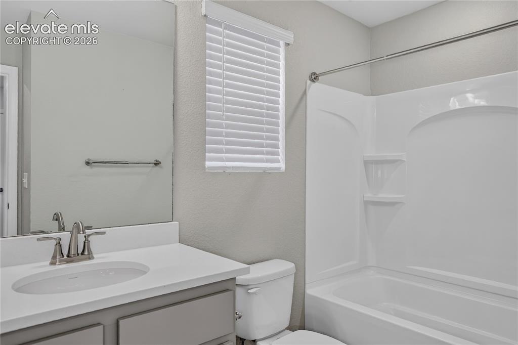Image 6 of 16: Bathroom