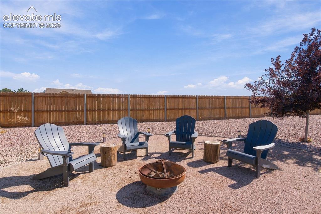 Image 18 of 22: Patio