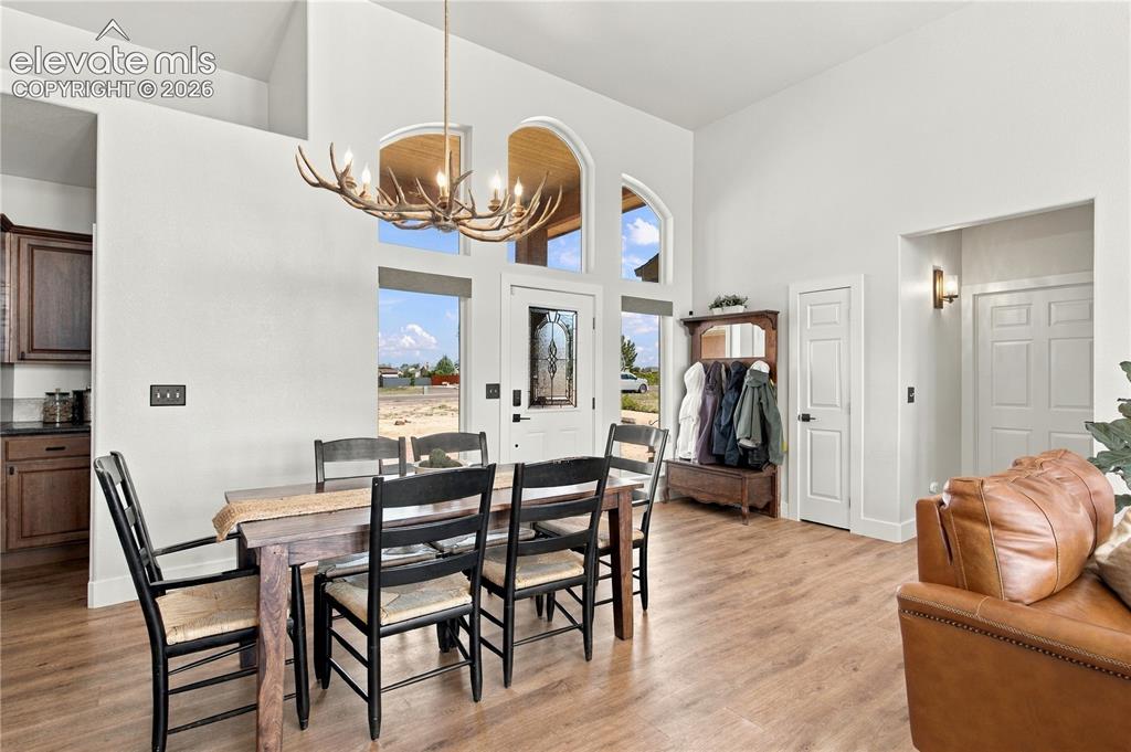 Image 5 of 22: Dining Area