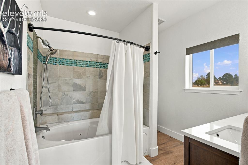 Image 9 of 22: Bathroom
