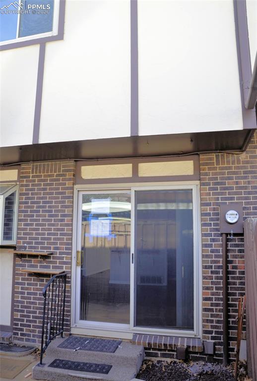 Image 11 of 14: Patio