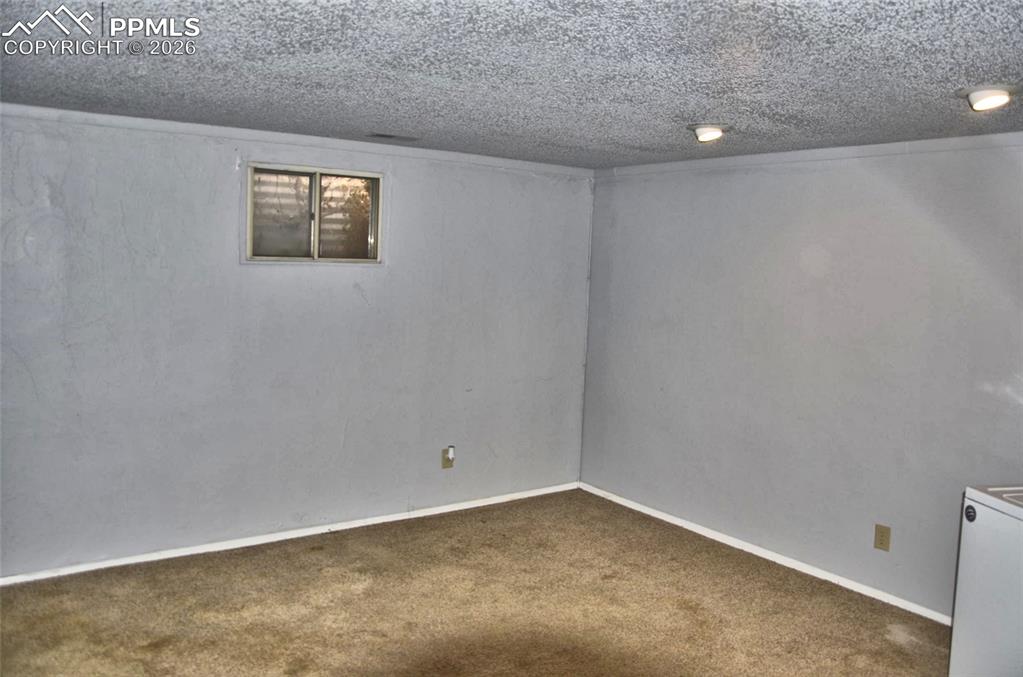 Image 4 of 14: Kitchen