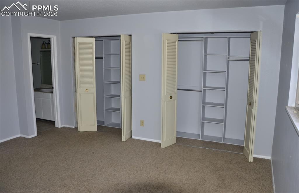 Image 8 of 14: Main upstairs bathroom