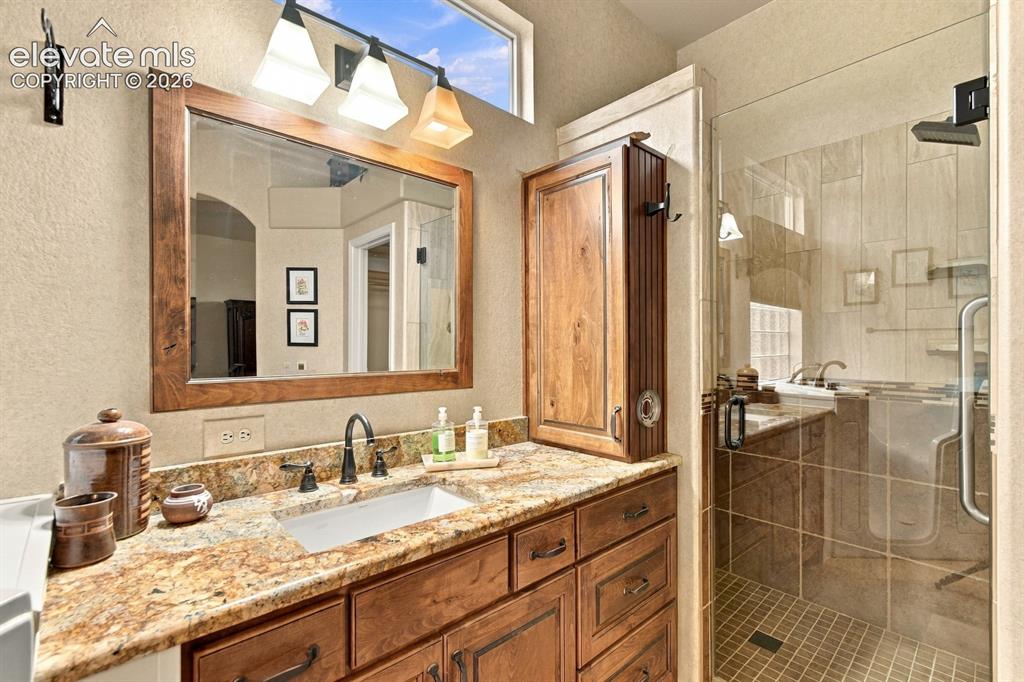 Image 20 of 42: Bathroom