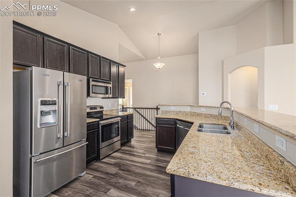 Image 10 of 33: Kitchen