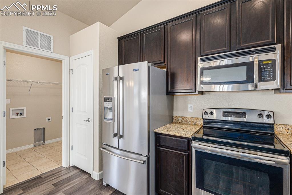 Image 11 of 33: Kitchen