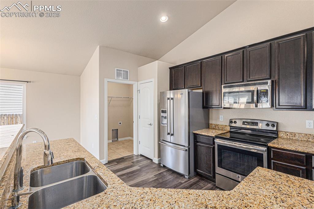 Image 12 of 33: Kitchen