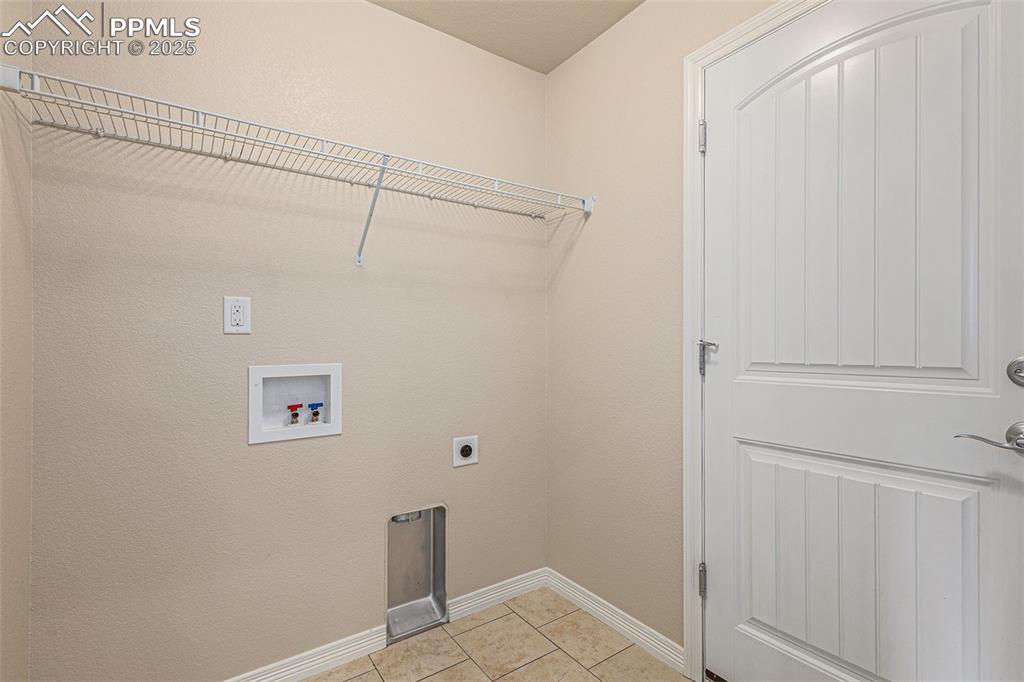 Image 13 of 33: Laundry