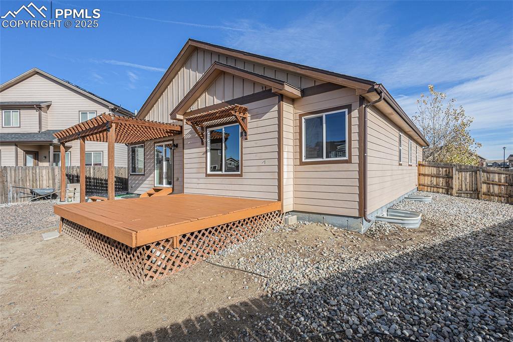 Image 31 of 33: Back of Structure