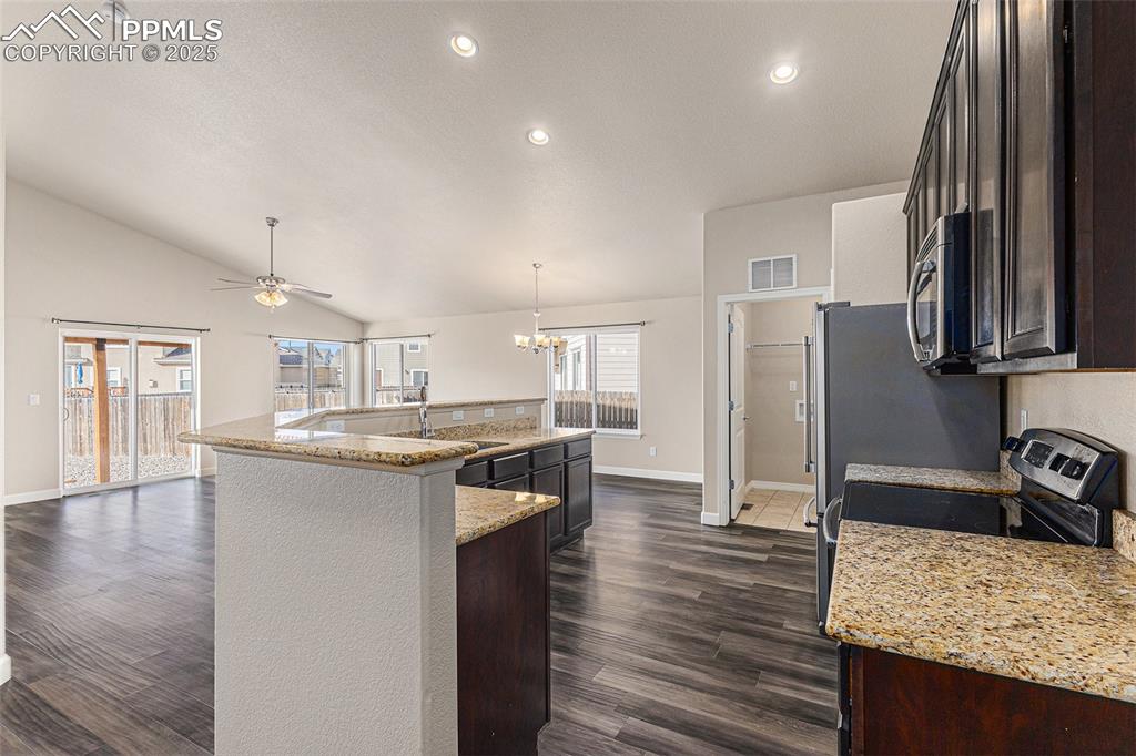 Image 8 of 33: Kitchen