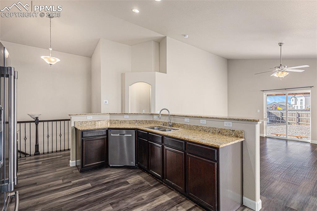 Image 9 of 33: Kitchen