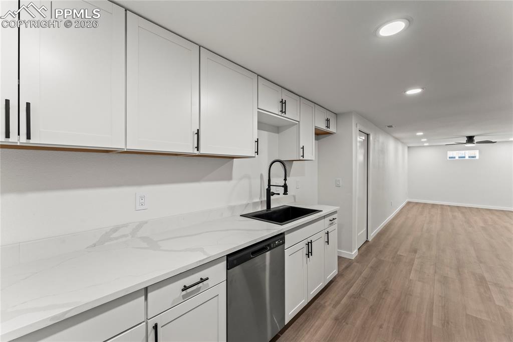 Image 15 of 25: Kitchen