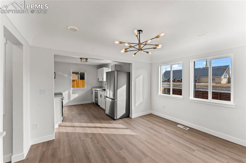 Image 5 of 25: Kitchen