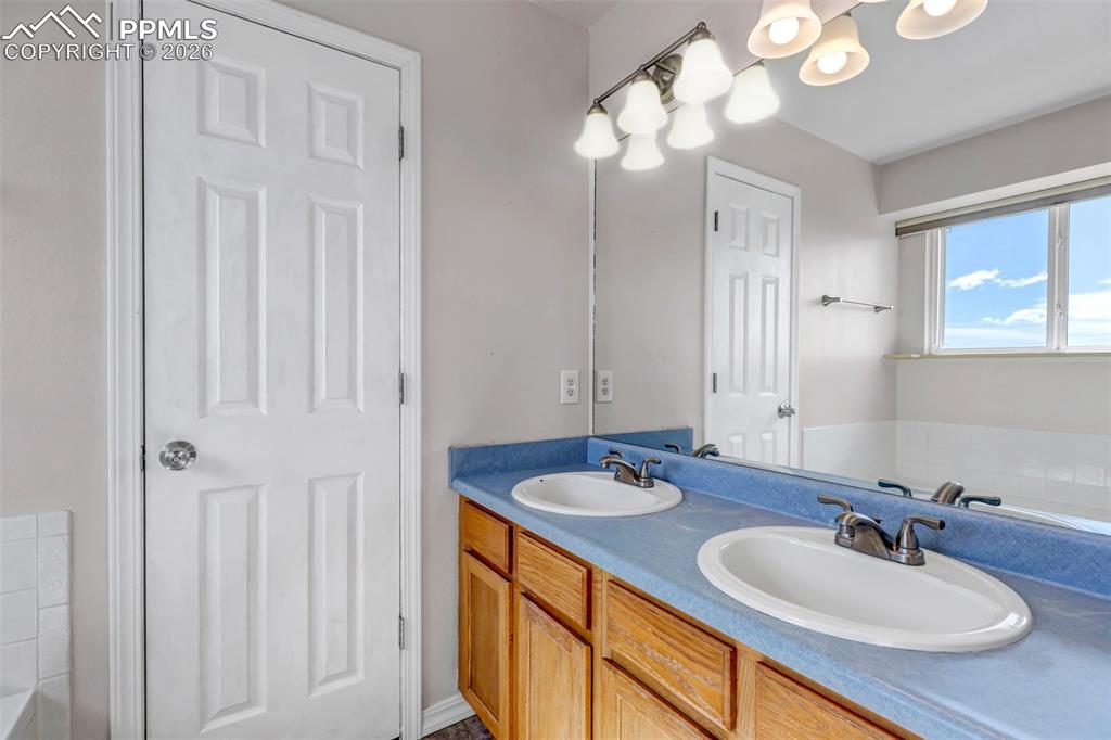 Image 22 of 50: Upper Level.