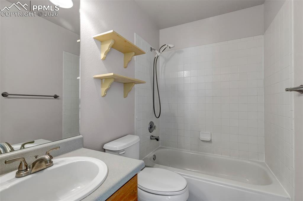 Image 23 of 50: Upper Level.