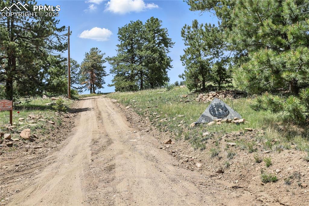 Image 10 of 28: ENTRANCE TO STRATTON CIRCLE AND LOT