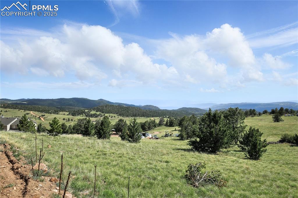 Image 12 of 28: ACCESS ROAD VIEW NEAR PROPERTY