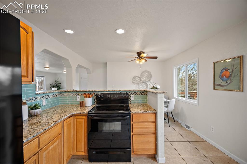 Image 13 of 48: Kitchen