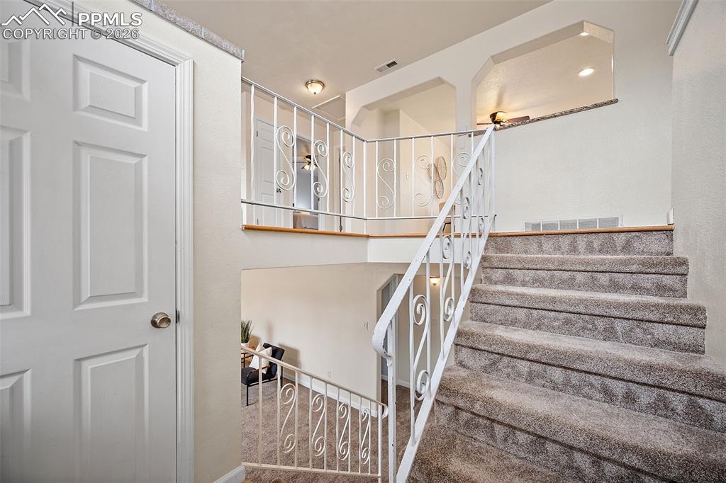 Image 19 of 48: Entry