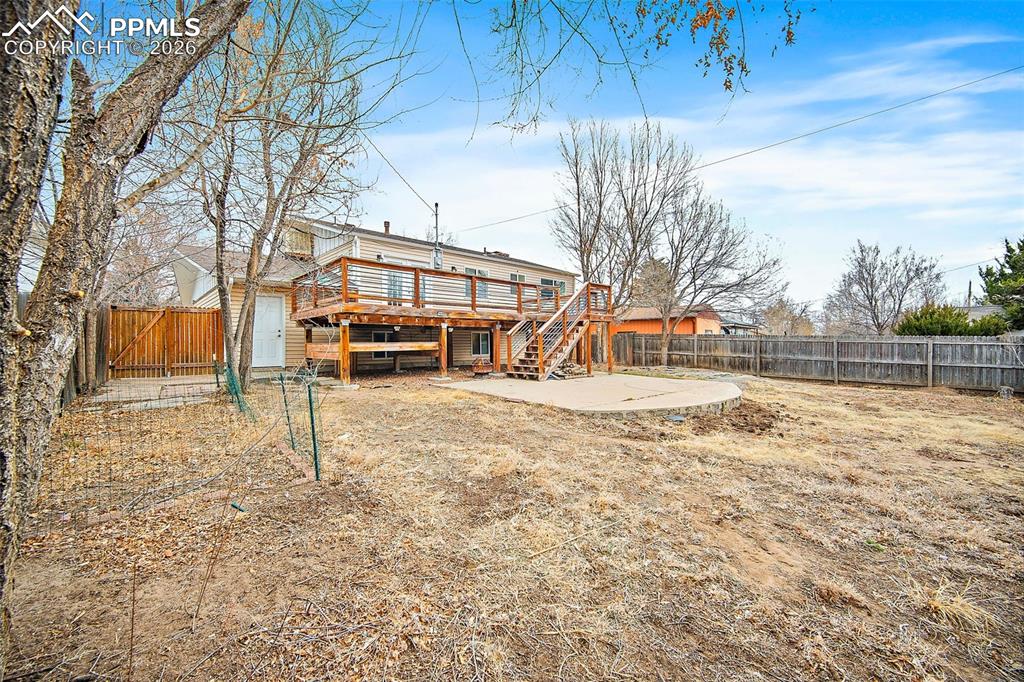 Image 32 of 48: Back of Structure