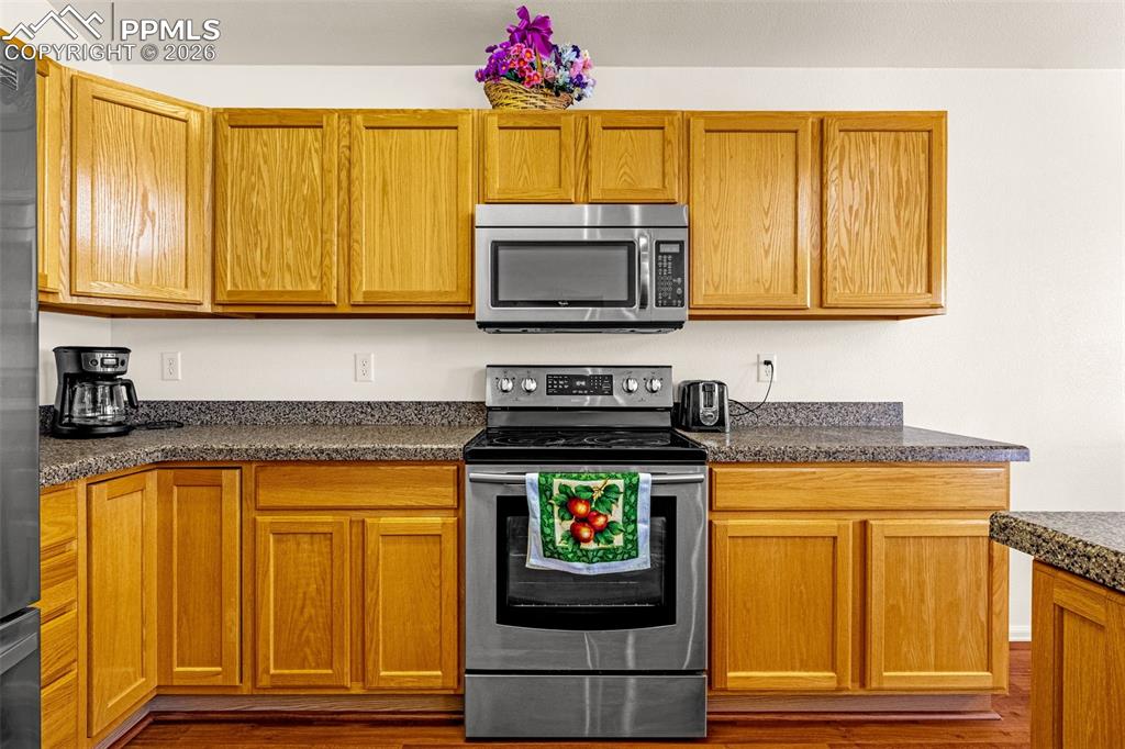 Image 12 of 46: Kitchen