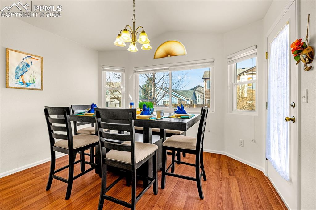 Image 14 of 46: Dining Area