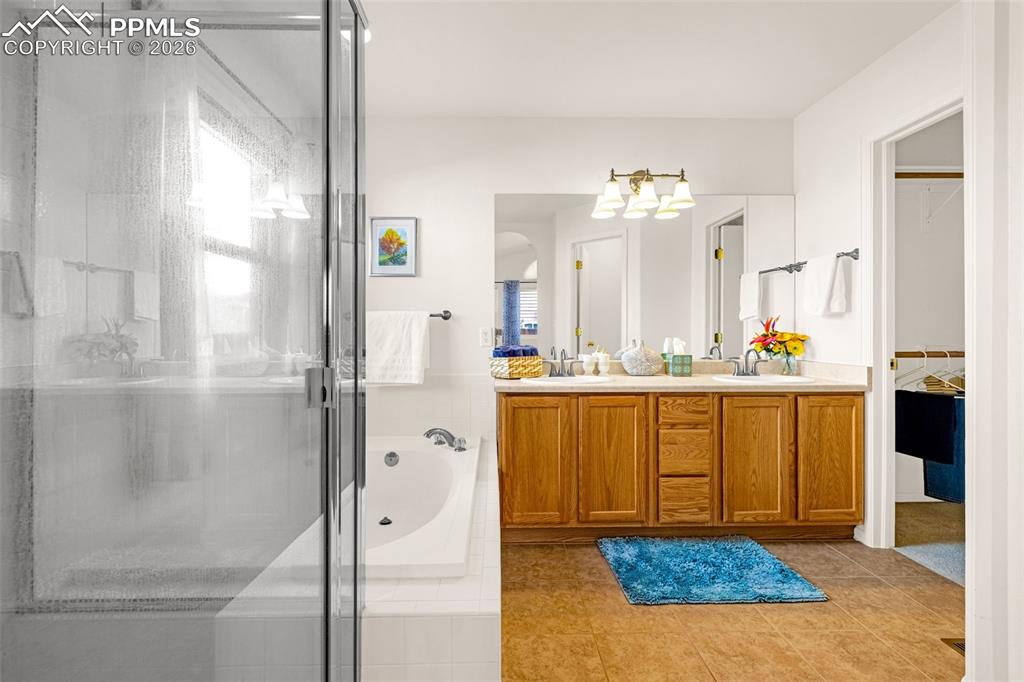 Image 18 of 46: Bathroom