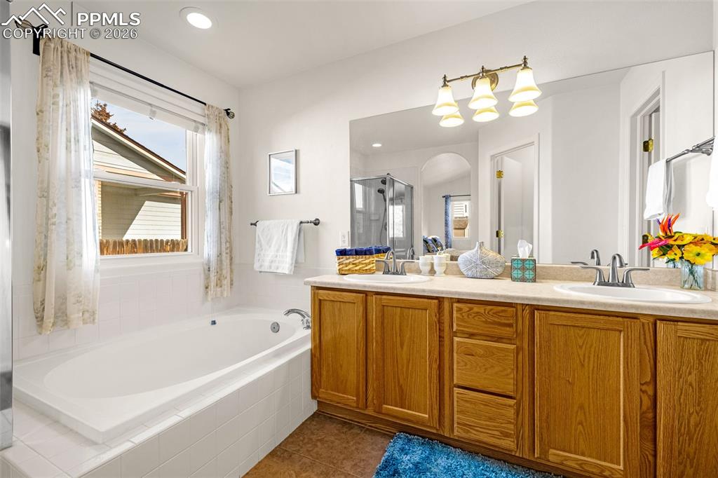 Image 19 of 46: Bathroom