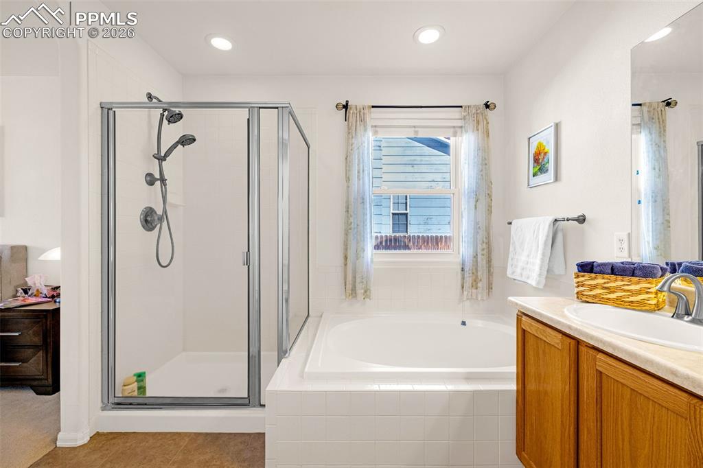 Image 20 of 46: Bathroom