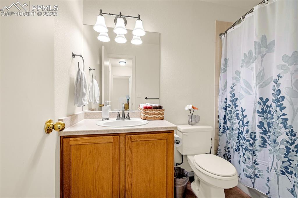 Image 25 of 46: Bathroom