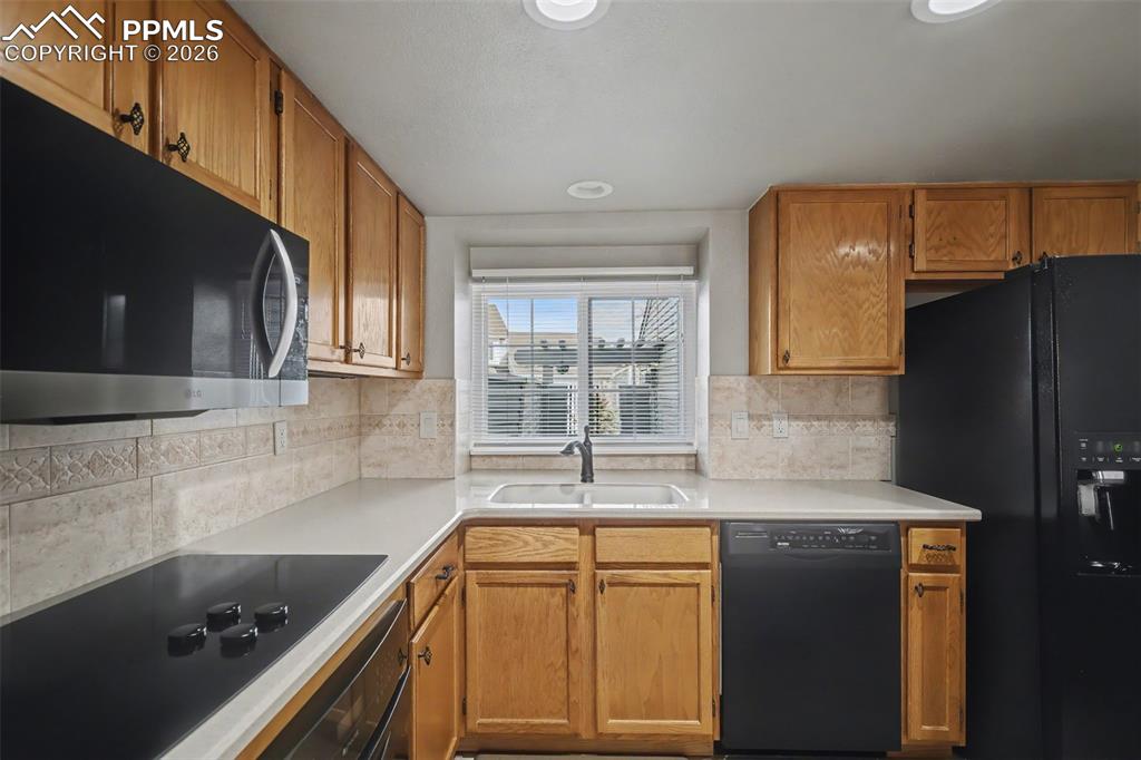 Image 10 of 41: Kitchen