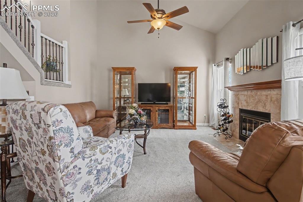 Image 21 of 41: Living Room